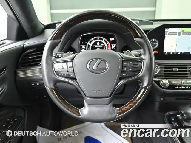 Lexus LS500 2021 — Photo 4/20