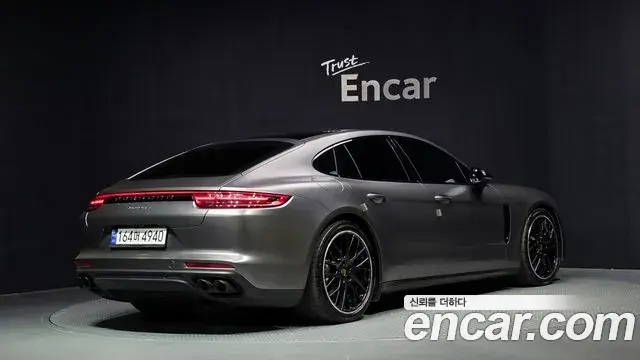 Porsche Panamera 2018 — Фото 2/20