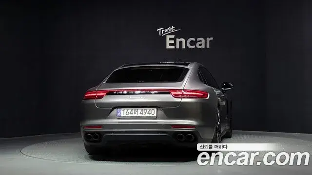 Porsche Panamera 2018 — Фото 4/20