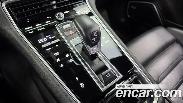 Porsche Panamera 2018 — Фото 9/20