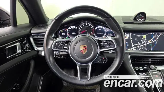 Porsche Panamera 2018 — Фото 13/20