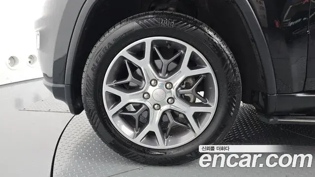 Jeep Grand Cherokee 2020 — Photo 5/20