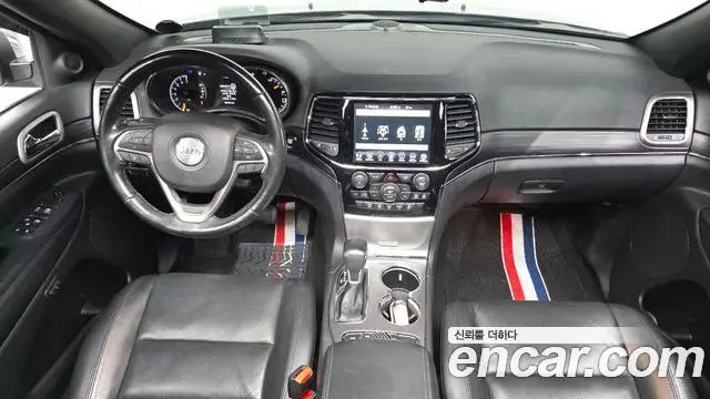 Jeep Grand Cherokee 2020 — Photo 7/20