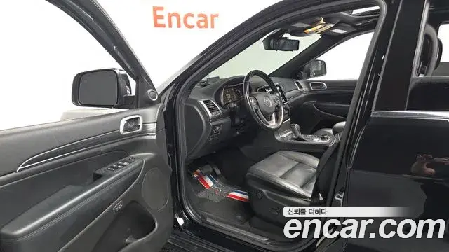 Jeep Grand Cherokee 2020 — Photo 10/20