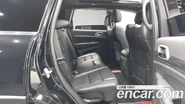Jeep Grand Cherokee 2020 — Photo 12/20