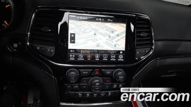 Jeep Grand Cherokee 2020 — Photo 14/20