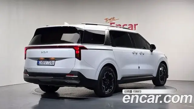 Kia Carnival 2023 — Photo 2/20