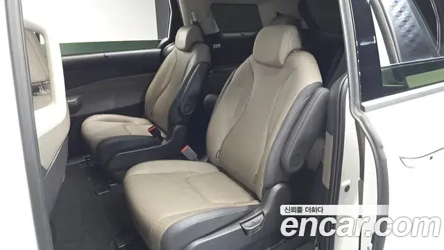 Kia Carnival 2023 — Photo 11/20