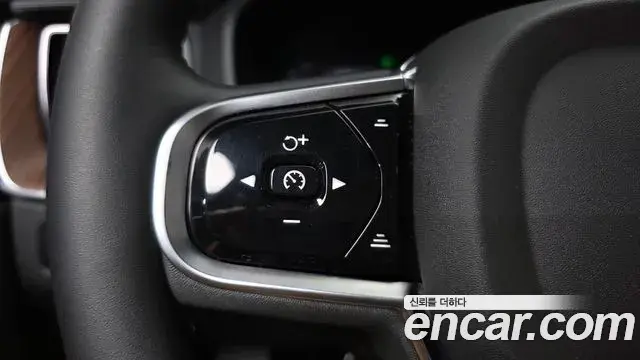 Volvo XC60 2024 — Şəkil 32/39