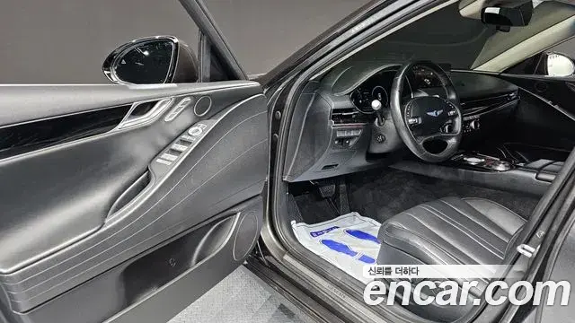 Genesis Electrified G80 2022 — Photo 10/20