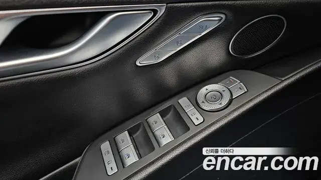 Genesis Electrified G80 2022 — Photo 13/20