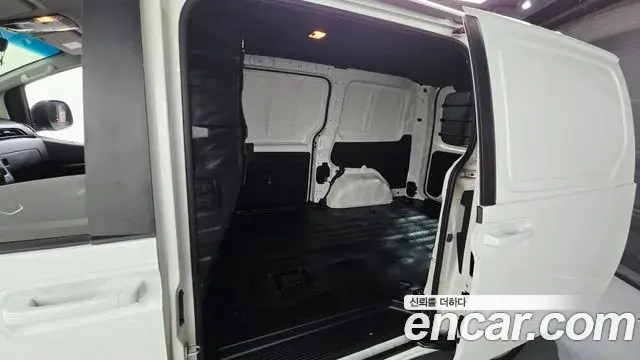 Hyundai Staria 2022 — Фото 11/20