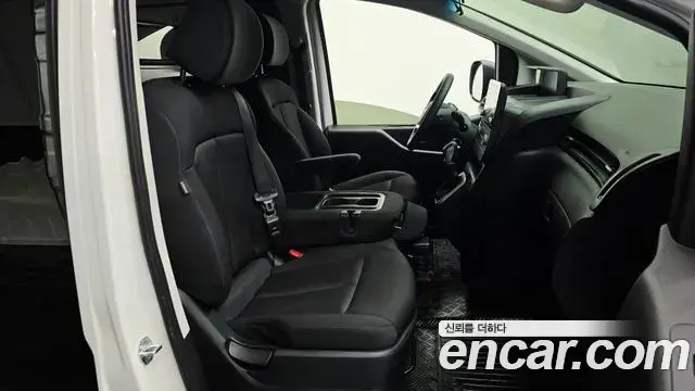 Hyundai Staria 2022 — Фото 12/20