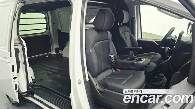 Hyundai Staria 2022 — Фото 16/20