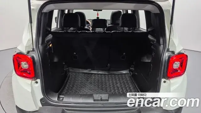 Jeep Renegade 2021 — Фото 18/20