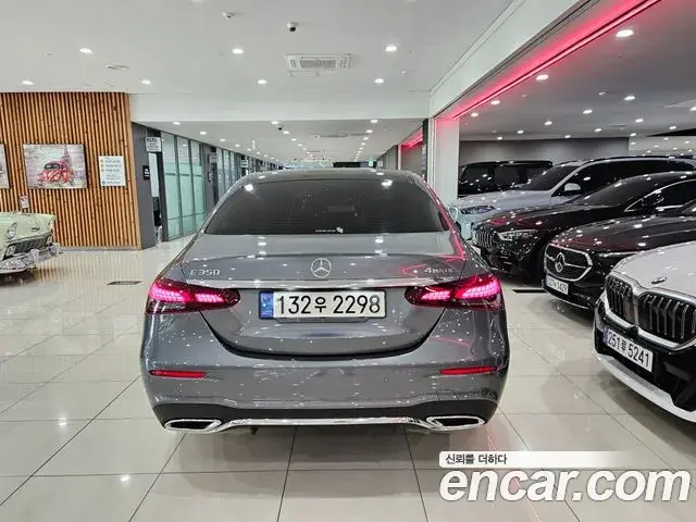 Mercedes-Benz E-Class 2022 — Photo 3/20