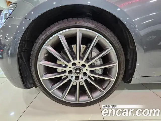 Mercedes-Benz E-Class 2022 — Photo 4/20