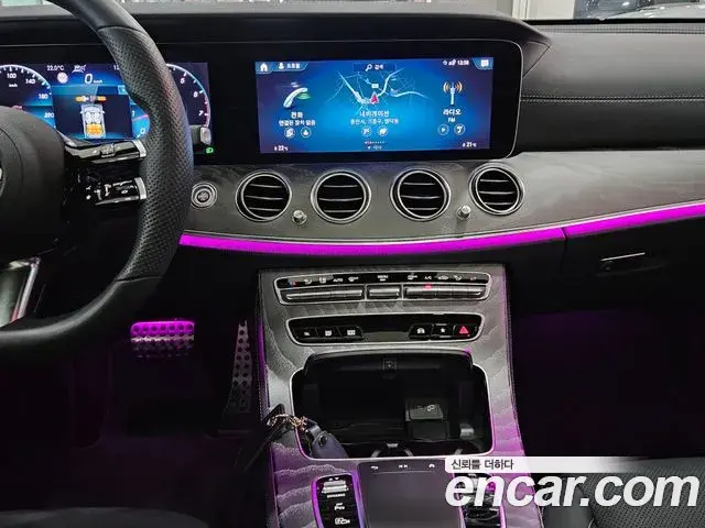 Mercedes-Benz E-Class 2022 — Photo 7/20
