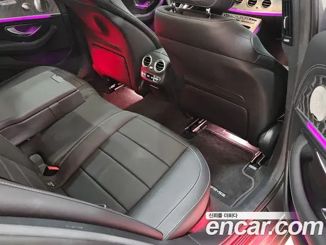 Mercedes-Benz E-Class 2022 — Photo 12/20