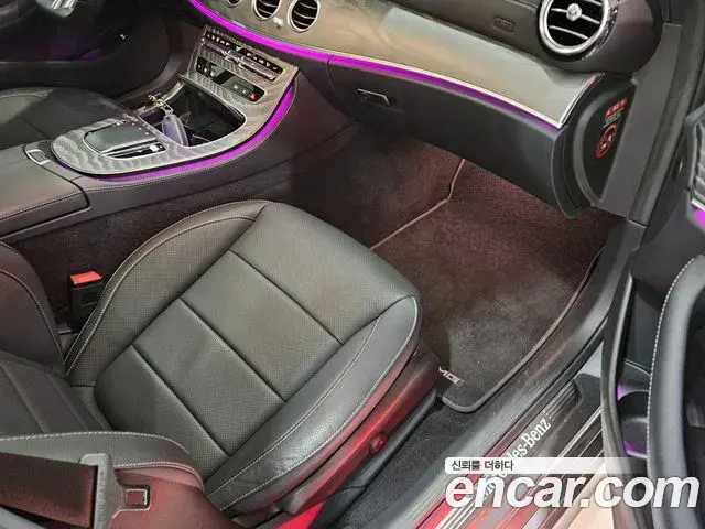 Mercedes-Benz E-Class 2022 — Photo 13/20