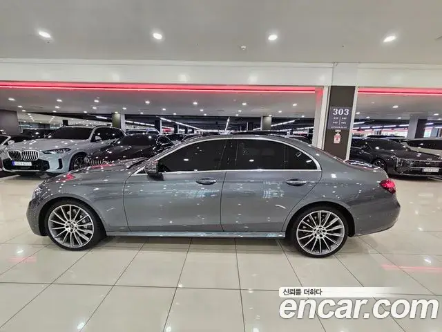 Mercedes-Benz E-Class 2022 — Photo 19/20