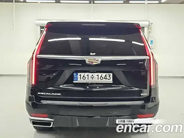 Cadillac Escalade 2023 — ფოტო 10/19