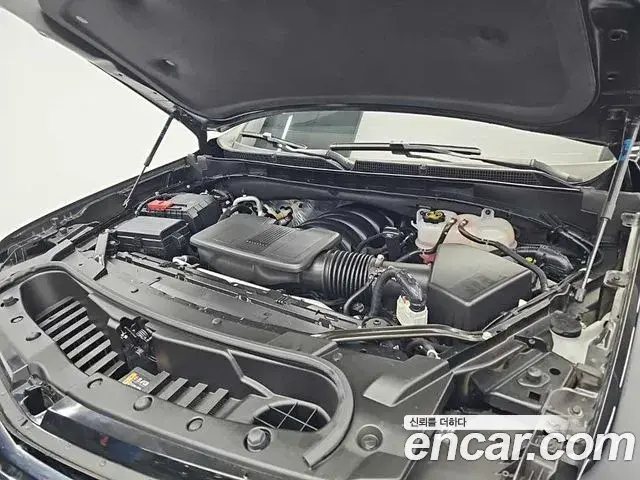 Cadillac Escalade 2023 — ფოტო 7/19