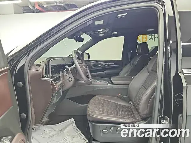 Cadillac Escalade 2023 — ფოტო 16/19