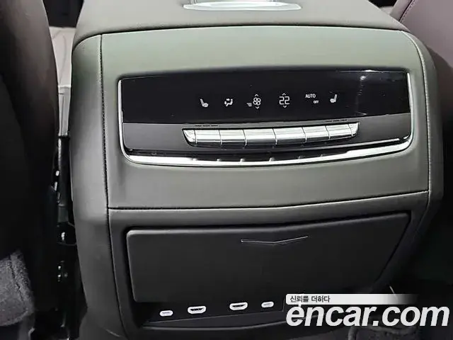 Cadillac Escalade 2023 — ფოტო 19/19