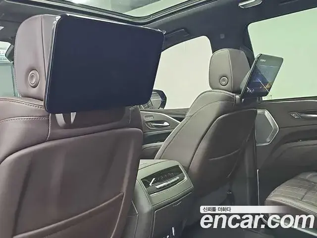 Cadillac Escalade 2023 — ფოტო 11/19