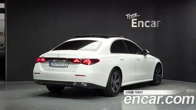 Mercedes-Benz E-Class 2025 — Photo 2/20