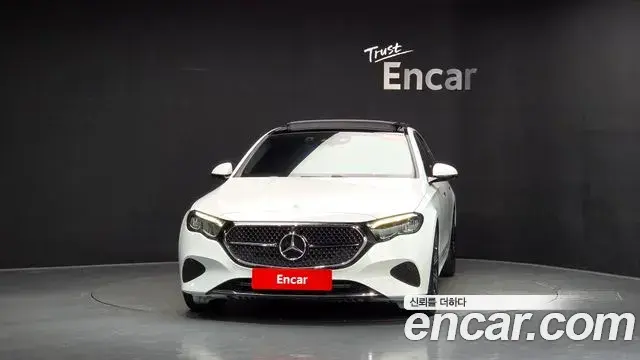 Mercedes-Benz E-Class 2025 — Photo 3/20