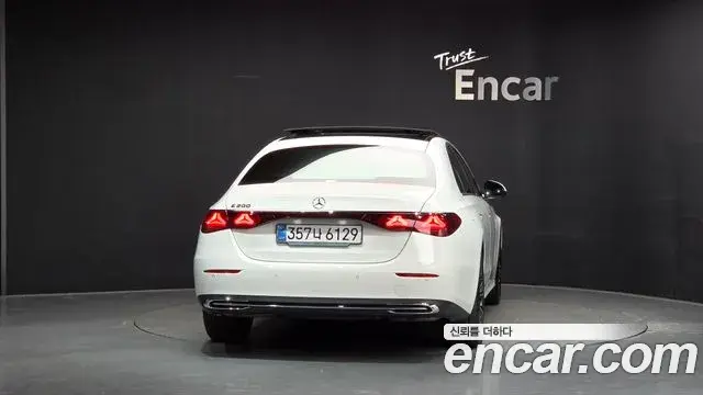 Mercedes-Benz E-Class 2025 — Photo 4/20