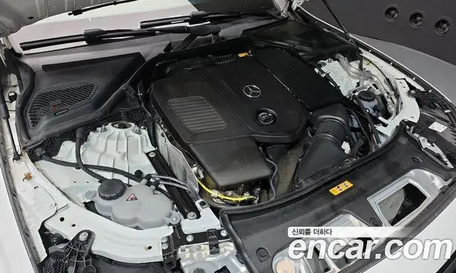 Mercedes-Benz E-Class 2025 — Photo 6/20