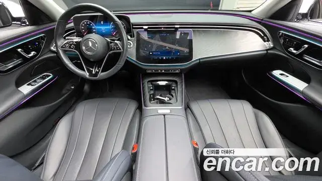 Mercedes-Benz E-Class 2025 — Photo 7/20