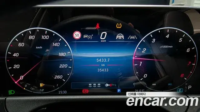 Mercedes-Benz E-Class 2025 — Photo 8/20