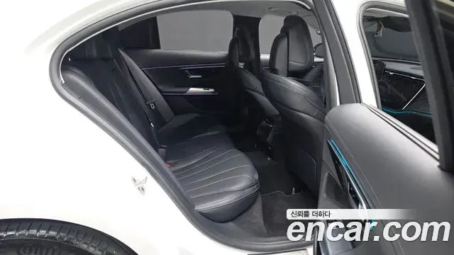Mercedes-Benz E-Class 2025 — Photo 12/20