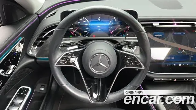Mercedes-Benz E-Class 2025 — Photo 14/20