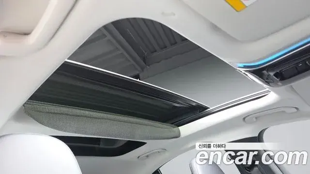 Mercedes-Benz E-Class 2025 — Photo 17/20