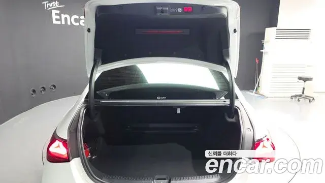 Mercedes-Benz E-Class 2025 — Photo 19/20