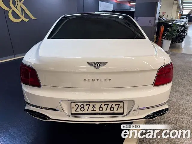 Bentley Flying Spur 2021 — ფოტო 6/20