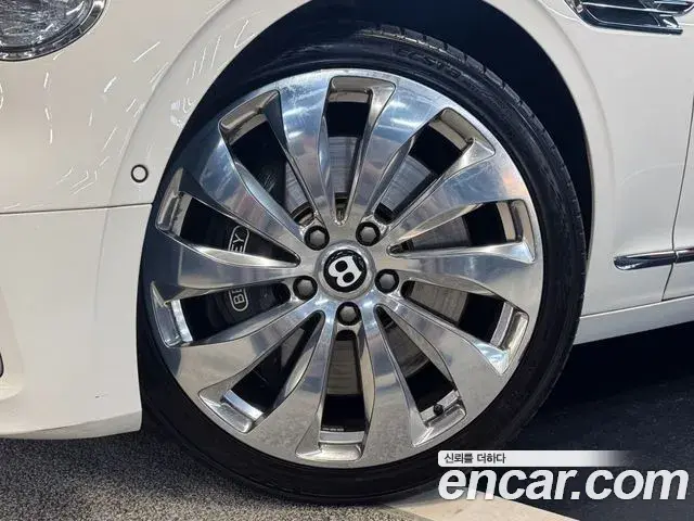 Bentley Flying Spur 2021 — ფოტო 11/20