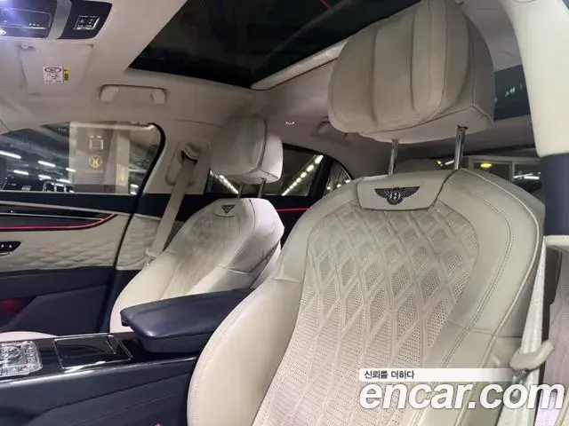 Bentley Flying Spur 2021 — ფოტო 14/20