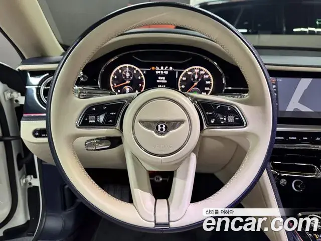 Bentley Flying Spur 2021 — ფოტო 16/20