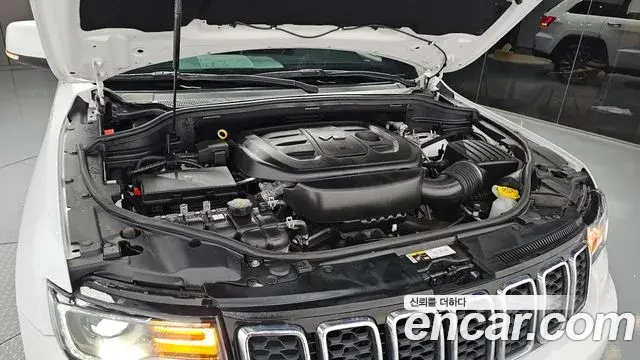 Jeep Grand Cherokee 2018 — Photo 28/30