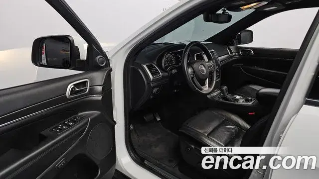 Jeep Grand Cherokee 2018 — Photo 13/30