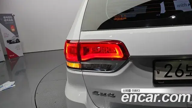Jeep Grand Cherokee 2018 — Photo 2/30