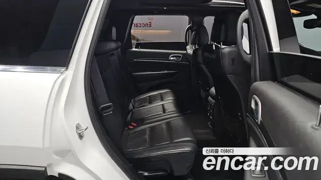 Jeep Grand Cherokee 2018 — Photo 17/30