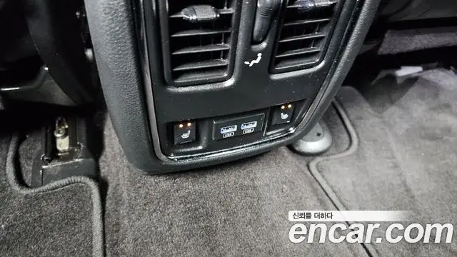 Jeep Grand Cherokee 2018 — Photo 19/30