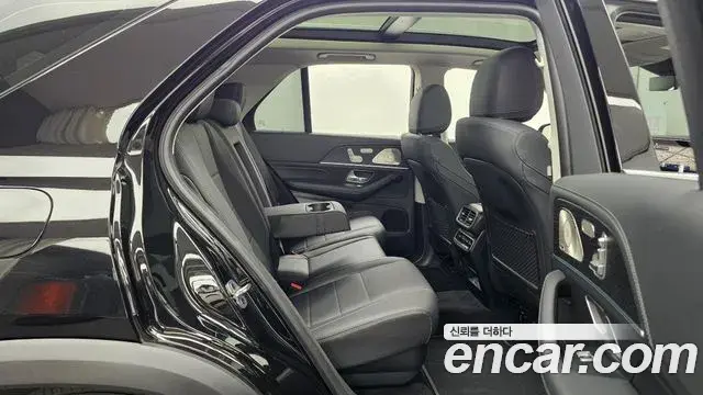 Mercedes-Benz GLE-Class 2026 — Photo 29/33